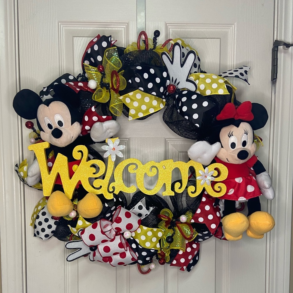 Mickey Mouse and Minnie Mouse Welcome Wreath